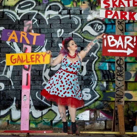 Meet your Posher, Angela - Picture 2 of 6